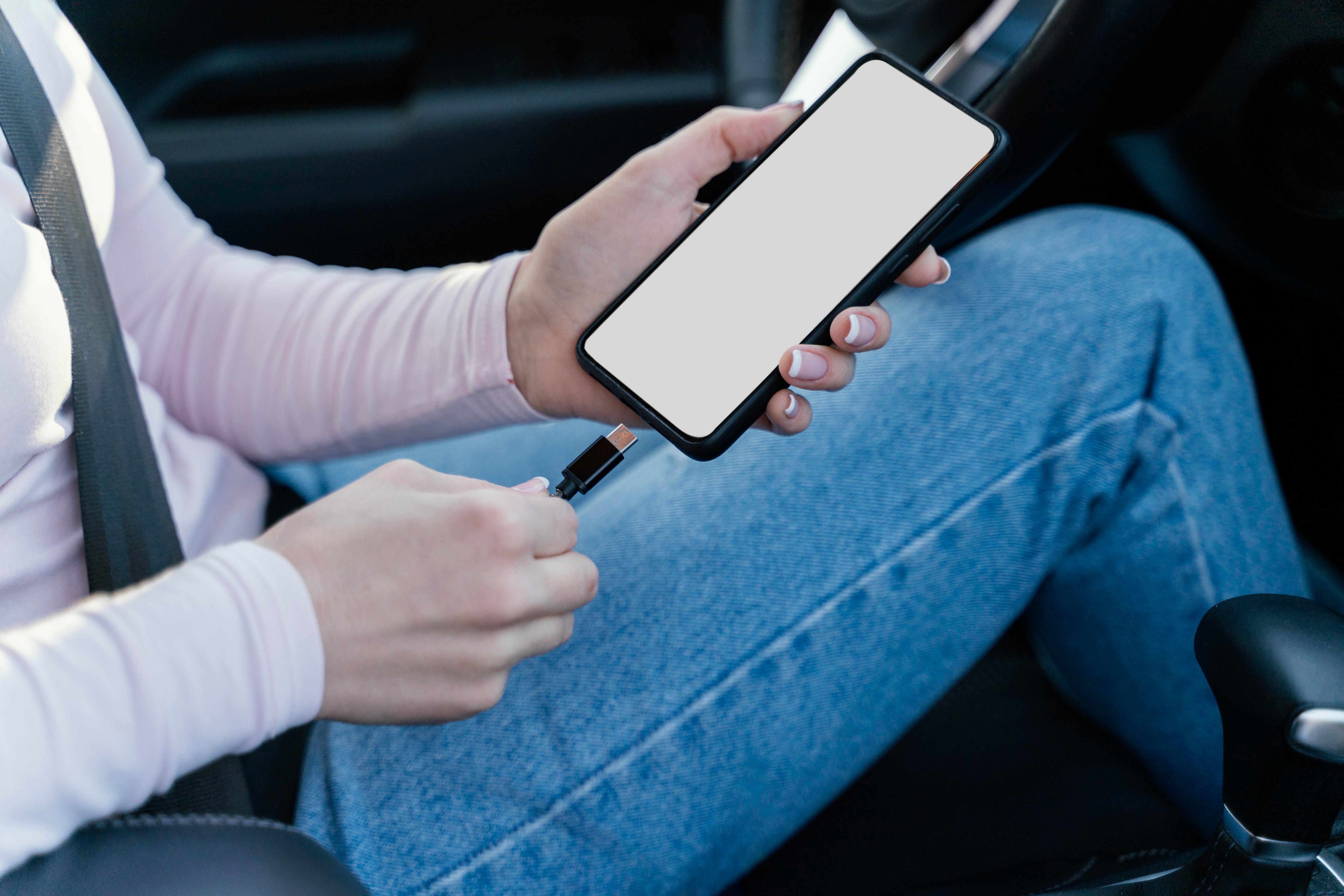 The pros and cons of magnetic phone chargers for everyday driving